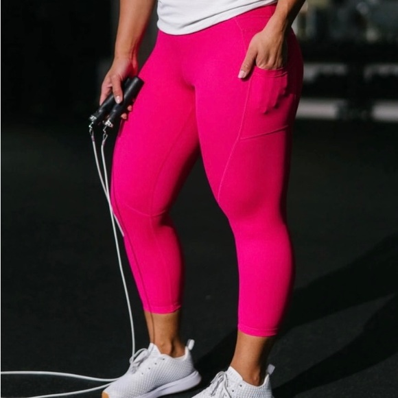 Zyia Active Women’s Party Pink Light n Tight Hi-Rise Capri Leggings Size 4 - Picture 3 of 5